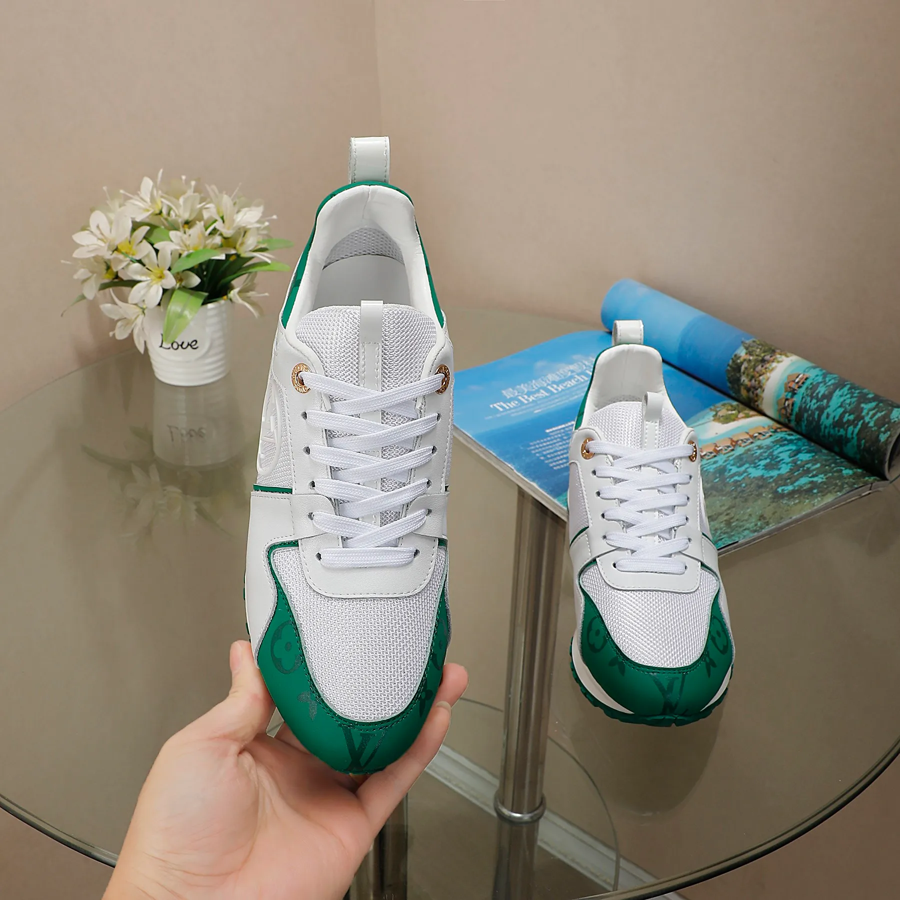 👟👟Ex-factory price 420👟👟 🔥🔥🔥4046 Louis Vuitton official website synchronized sneakers, this Run Away sneaker is spliced ​​with mini Monogram embossed leather and smooth cow leather with technical rubber outsole, LV letters are written on the side, the metal shock-absorbing structure is engraved with the LV Circle logo, and the hidden insole cleverly increases the height, reproducing the classic design of the Louis Vuitton shoe series. Code number 35-42,
